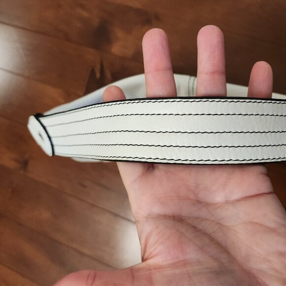 Danier white leather shoulder bag - Picture 5 of 10